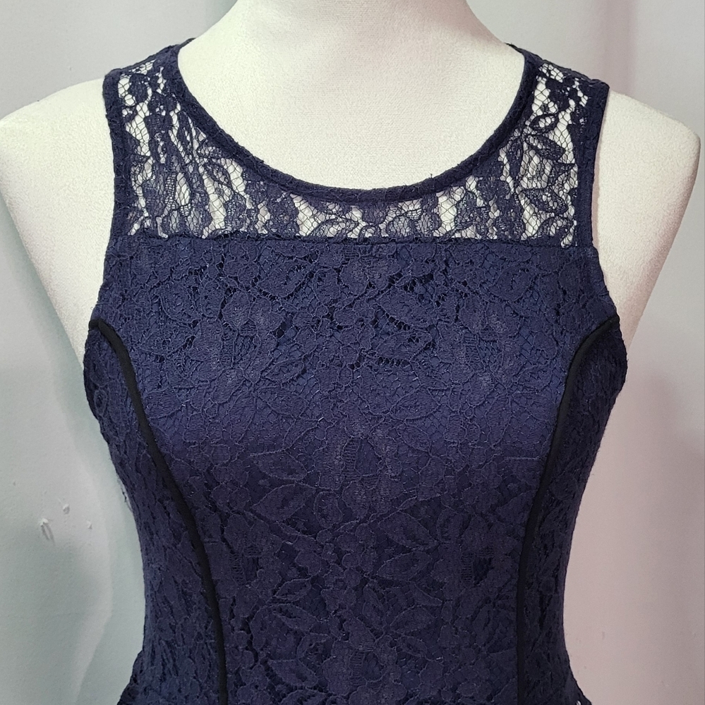 Xhiliration Women's Navy Blue Lace Sleeveless Mini Peplum Dress Size Small EUC🐈 - Picture 4 of 11